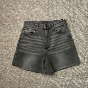 FASHION NOVA GREY SHORTS SIZE 28